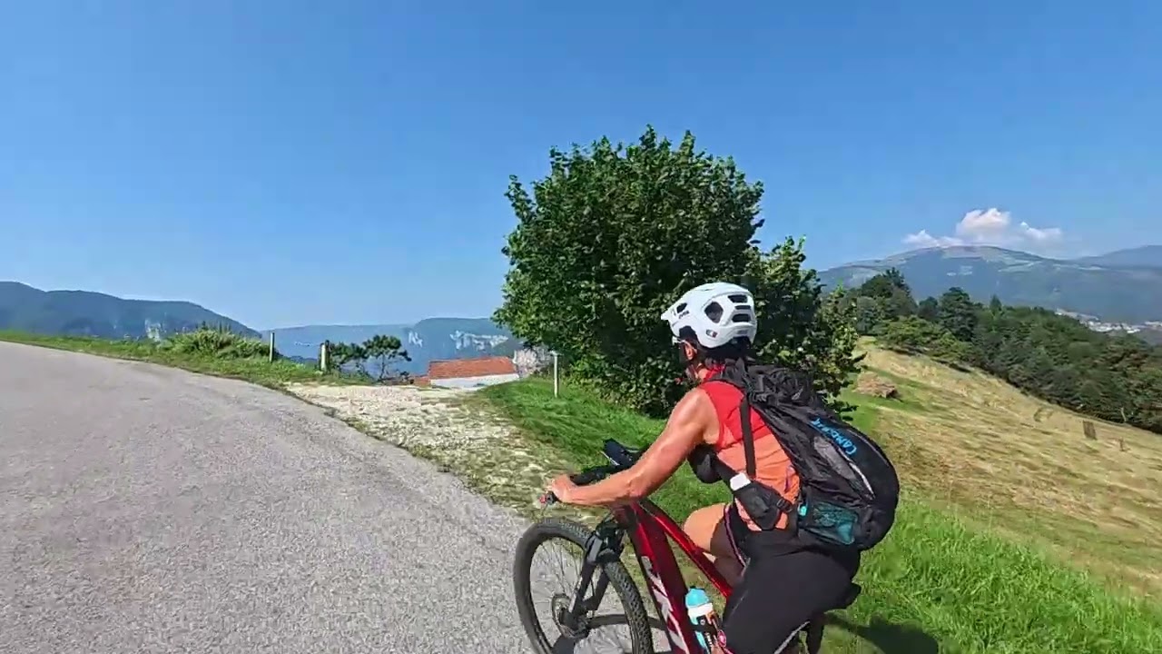 Dal lago del Corlo salendo verso il Monte Grappa