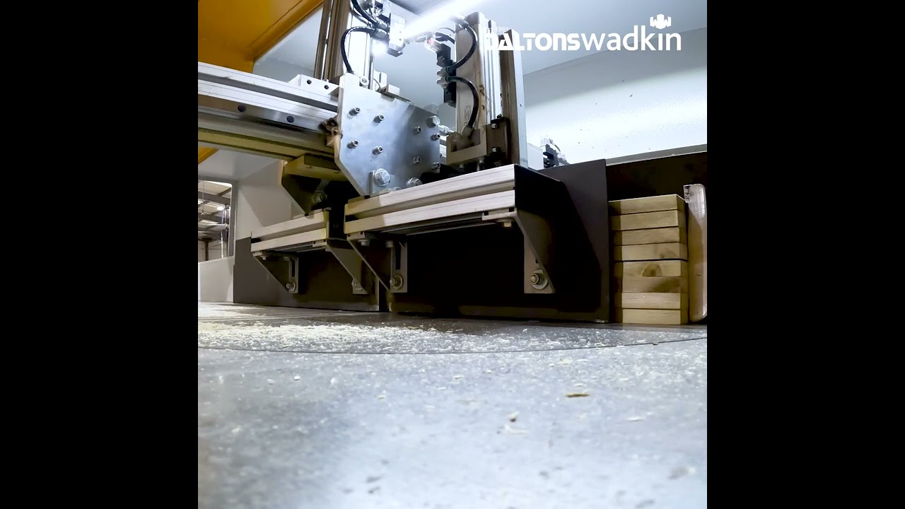Salvador SuperAngle 600 Automatic Crosscut Saw - positioning , clamping & crosscutting