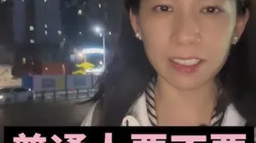 普通人要不要学习AI编程？ 前两天DeepSeek V3模型发布了更新版，在编程能力上有显著提升。同时，Vibe Coding氛围编程也被热议，作为AI大神Karpathy提的一个概念，指的是用自然