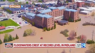 Michigan flood displaces thousands, threatens chemical plant