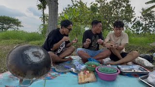 Baru Mau Masak Malah Ada Yang Ngelempar Batu
