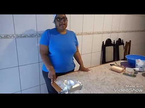 Vídeo: Como Fazer Biscoitos Com Um Moedor De Carne