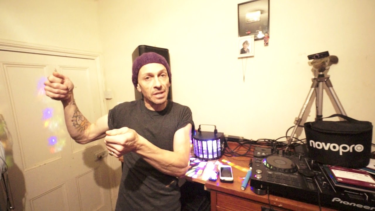 NOVOPRO DERBY 9 DMX DISCO BAR PUB LIGHT EFFECT DEMONSTRATION BY ELLASKINS