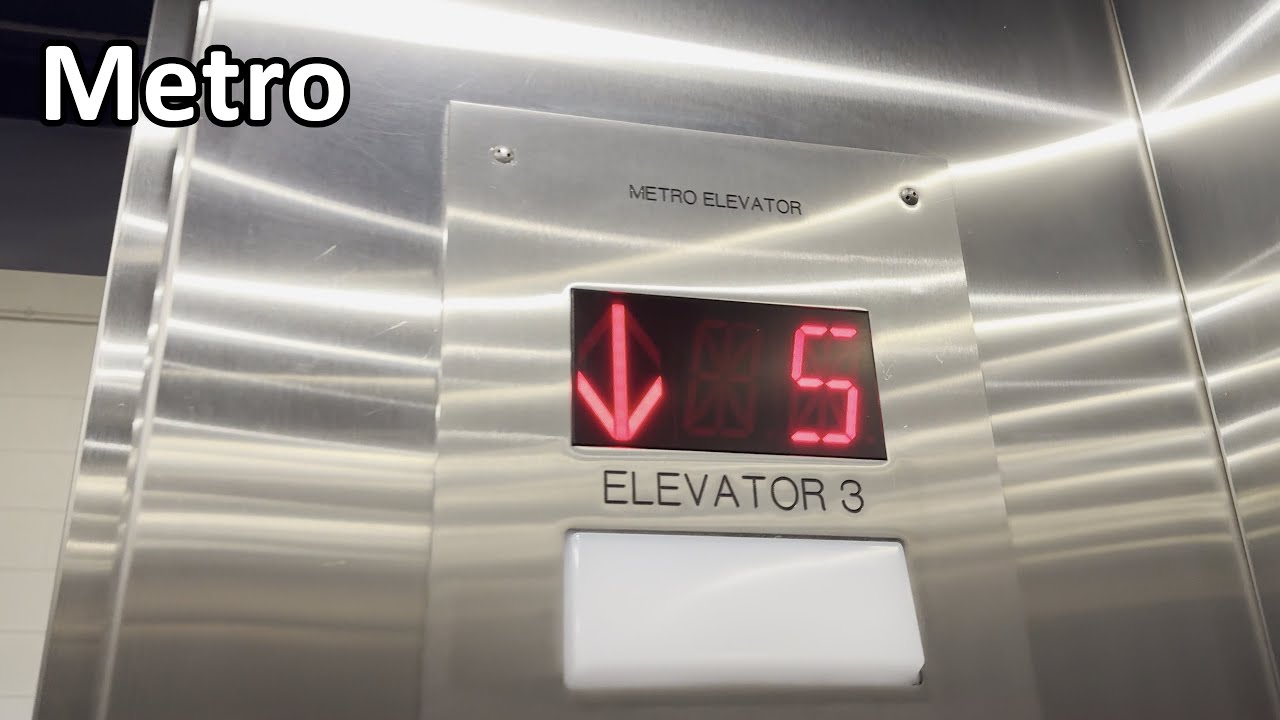 Лифт Metro Hydraulic Elevator в гараже по адресу 1100 Arch St, Филадельфия, Пенсильвания.