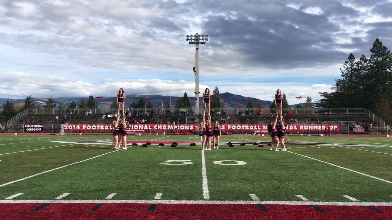 SOU Cheer halftime routine November 12th