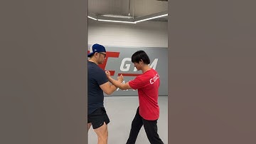 Simple Wing Chun Boxing & JKD Arm Cutting Punch Interception Tutorial #shorts #wingchun #jkd #boxing