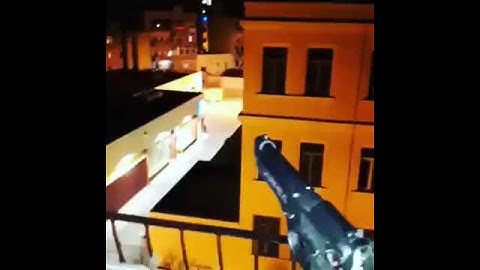 Capodanno, spari con la pistola dal balcone: polemica per il video sul web