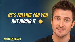 ¿Estás ignorando las 7 señales obvias de que le gustas en secreto?