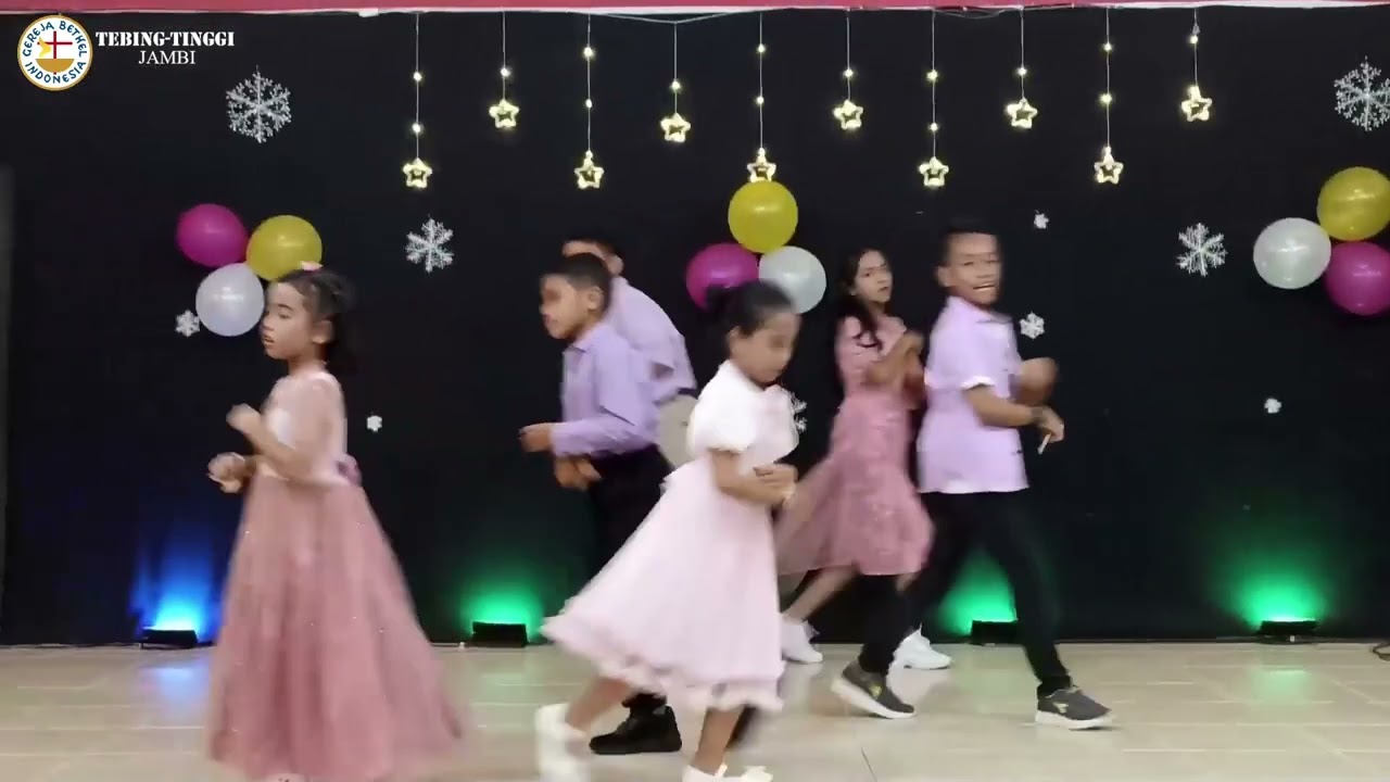 Tarian Natal - Anak Sekolah Minggu Kelas Besar Agrowiyana