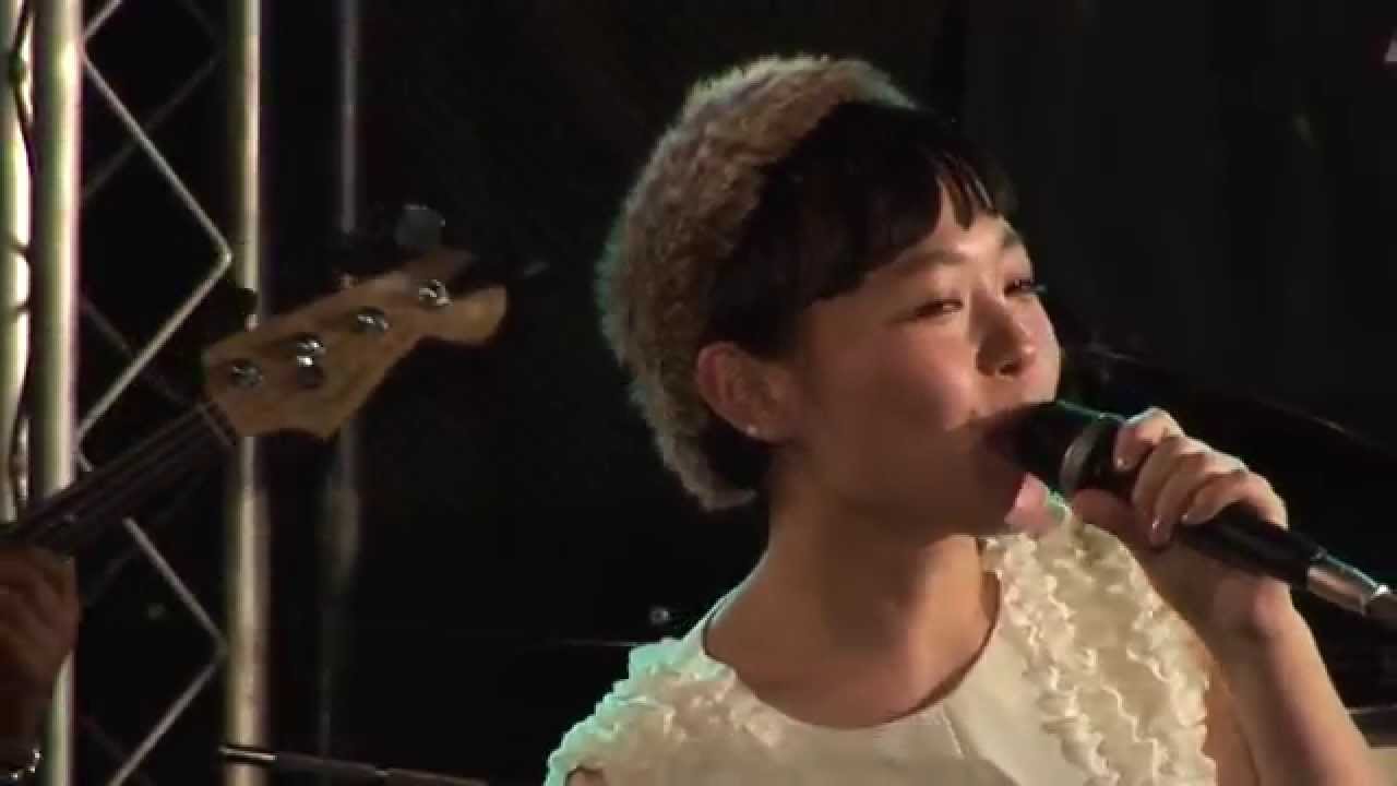 Live Cover 明日晴れるかな 桑田佳祐 フルバンド女性カバー Chords Chordify