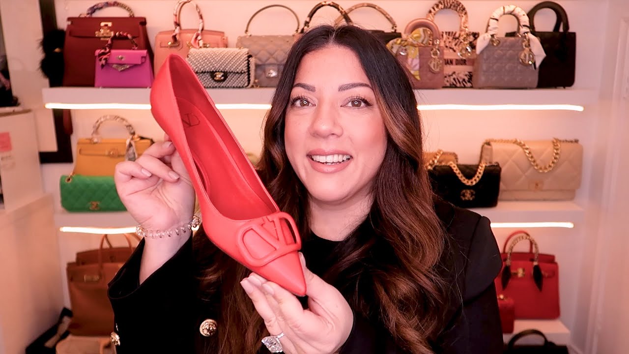 VALENTINO VLOGO PUMPS | Naomi Peris