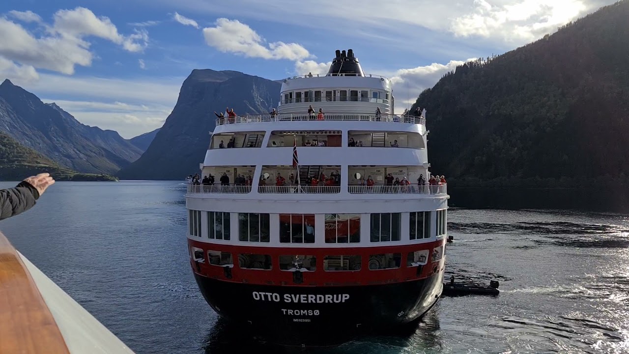 Hurtigruten Schiffsbegegnung MS Nordkapp vs MS Otto Sverdrup