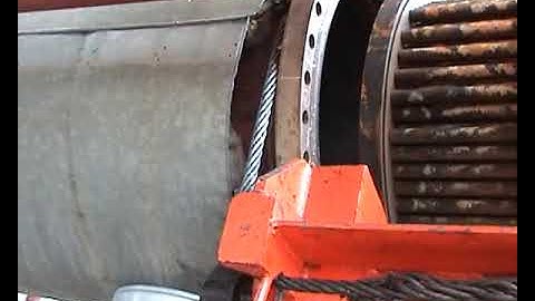 M2U00441_Part of bundle extractor operating.