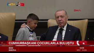 23 Nisan buluşmasında bir çocuk, Erdoğan'ı görünce ağlamaya başladı.