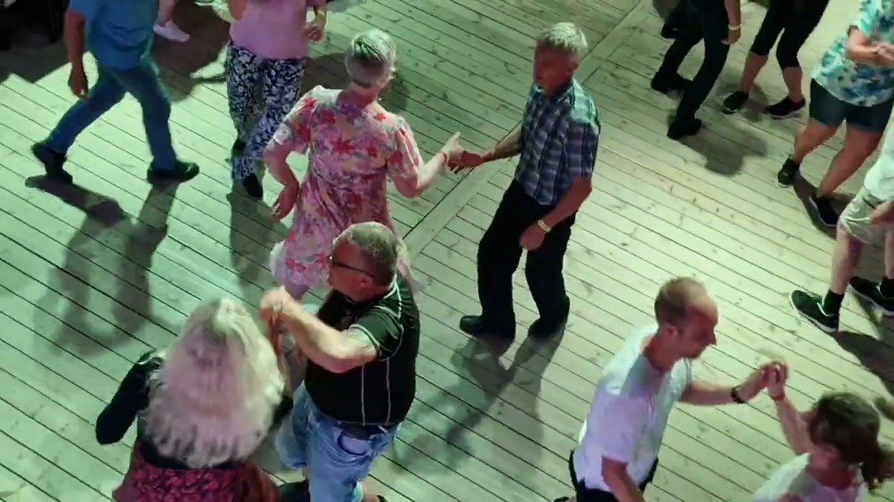 Hela hela dig med Hollyz på Dokka Camping 16.6.23 Dansnytt