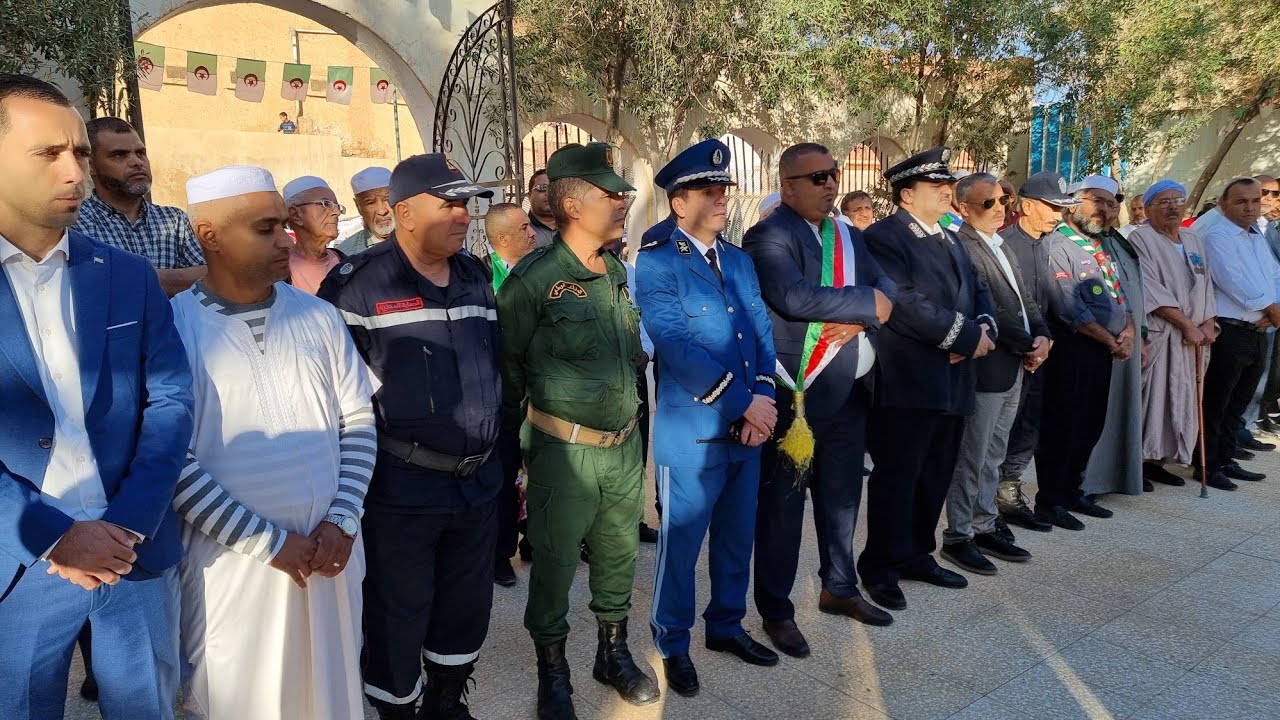 رفع العلم الوطني بمقبرة الشهداء،  مع زيارة معرض الصناعات التقليدية ليوم 01 نوفمبر 2025.