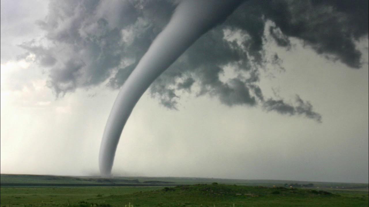 Торнадо. Tornadoes are one. Смерч с грозой. Торнадо фото. Каскад смерча.