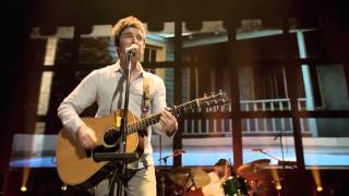 Vignette de la vidéo "Noel Gallagher-The Death You And Me [International Magic Live At The O2]"