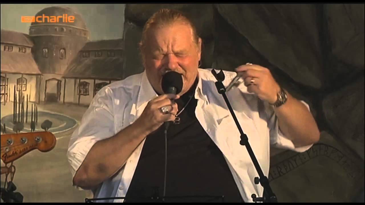 Hvorfor går Louise til bal