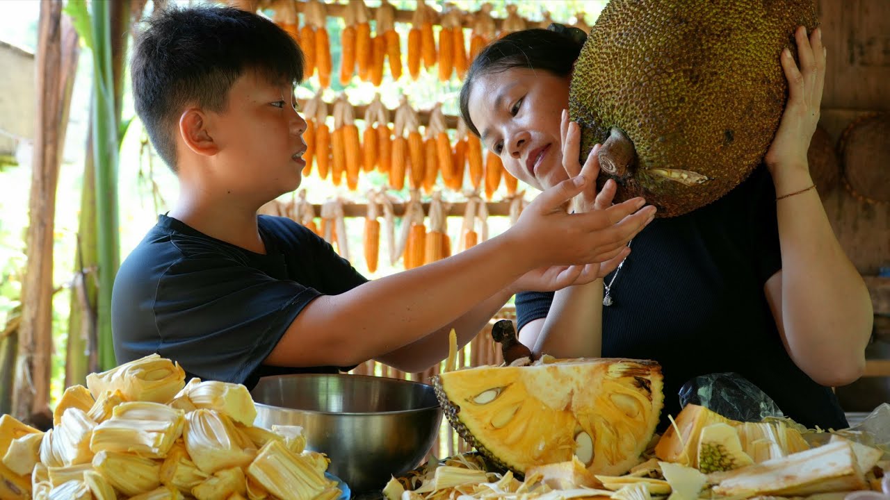 Phuong's son was very sad and worried about Dat. A delicious dish made from jackfruit was born.