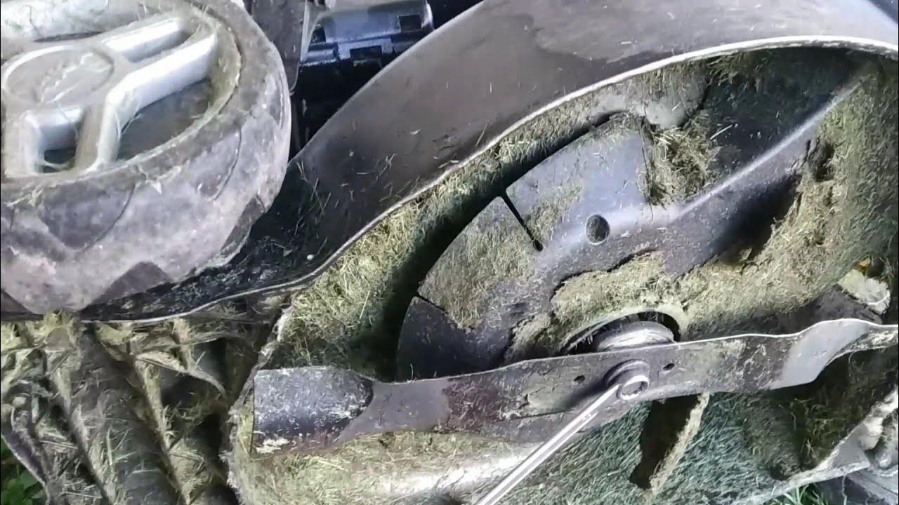 нож провернул