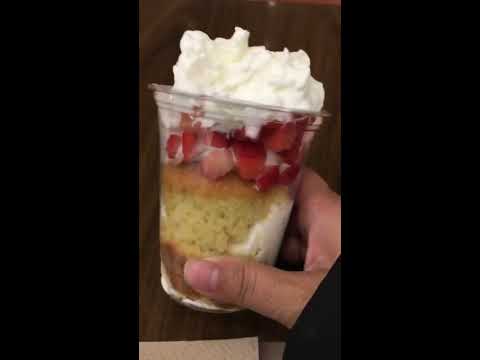 Frozen yogurt strawberry short cake hmm 😋😋😋😋
