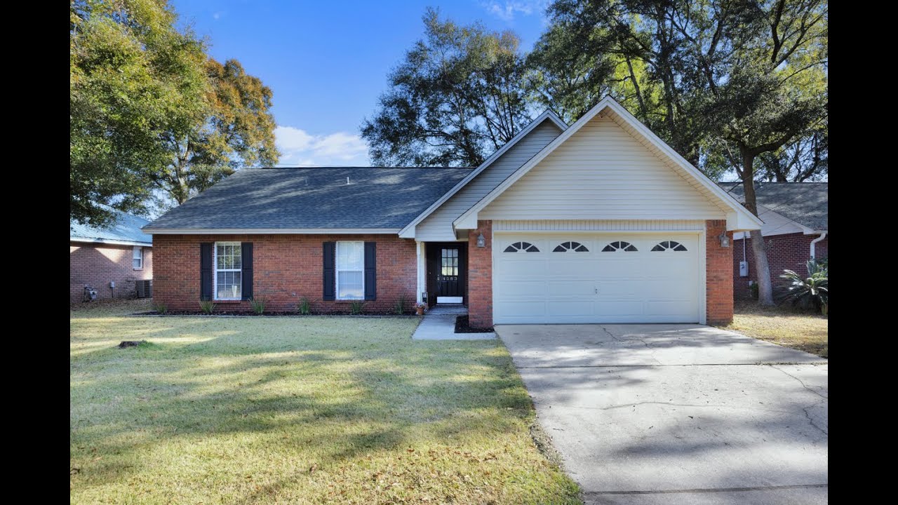 4583 Top Flight Drive, Crestview FL 32539