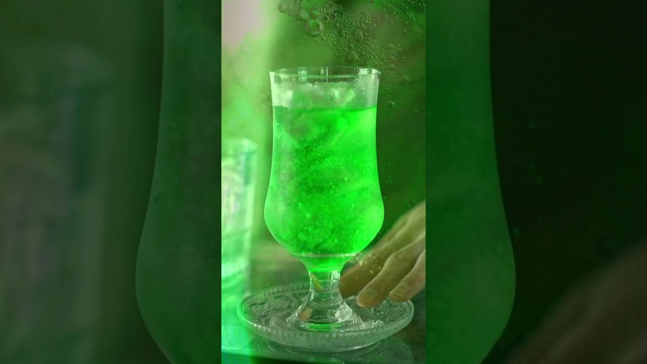 クリームソーダを作るだけの動画。