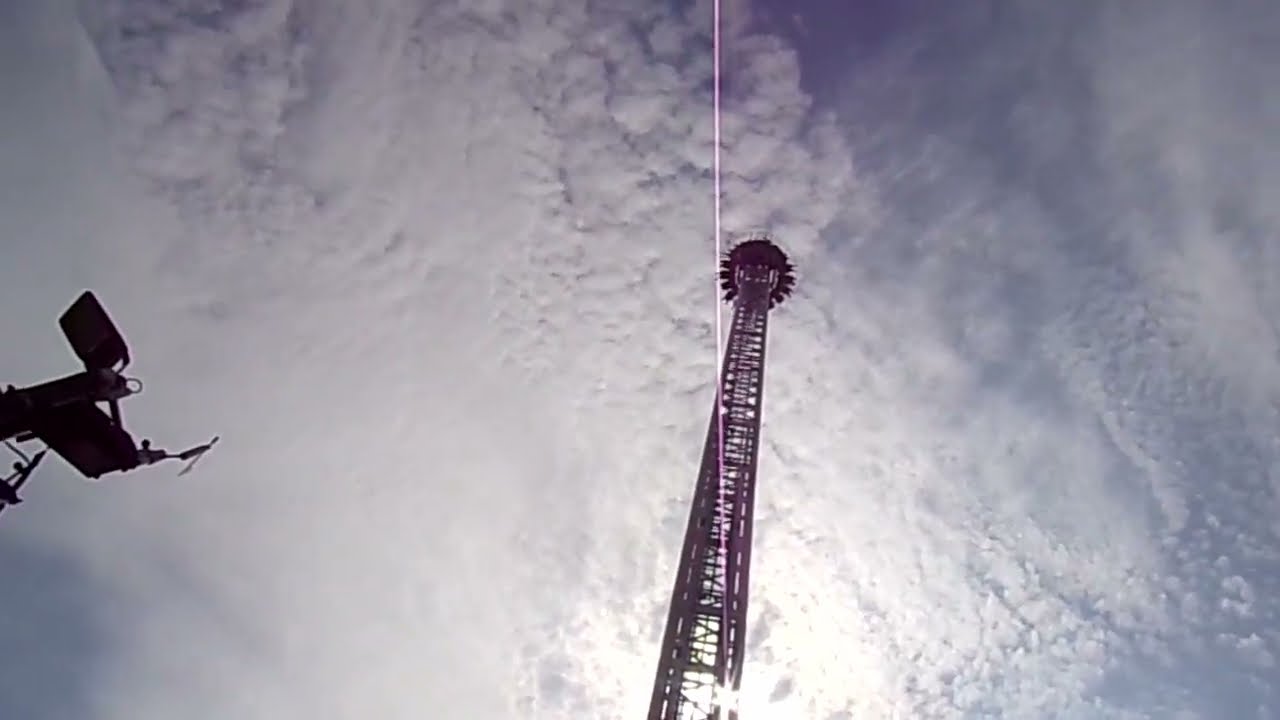 Венская башня Фрайфоллтурм, аттракцион Funtime Skyfall Offride в Пратере, 2024 год.