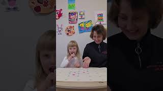 Семейная битва в игру с точками #играсдетьми #мамаиребёнок#веселоевидео#детскиеигры#развивашки#diy