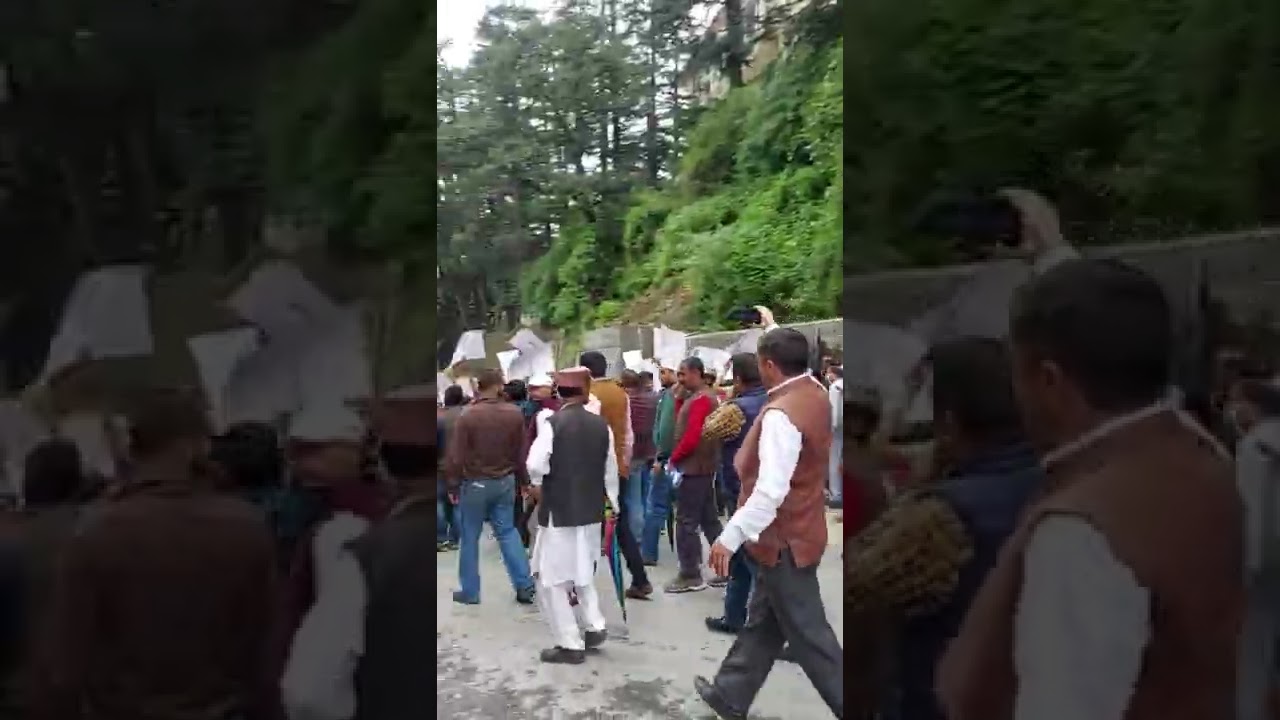 Farmers Protest against GST 18% on fruits help at Secratriate Shimla 5.8.22