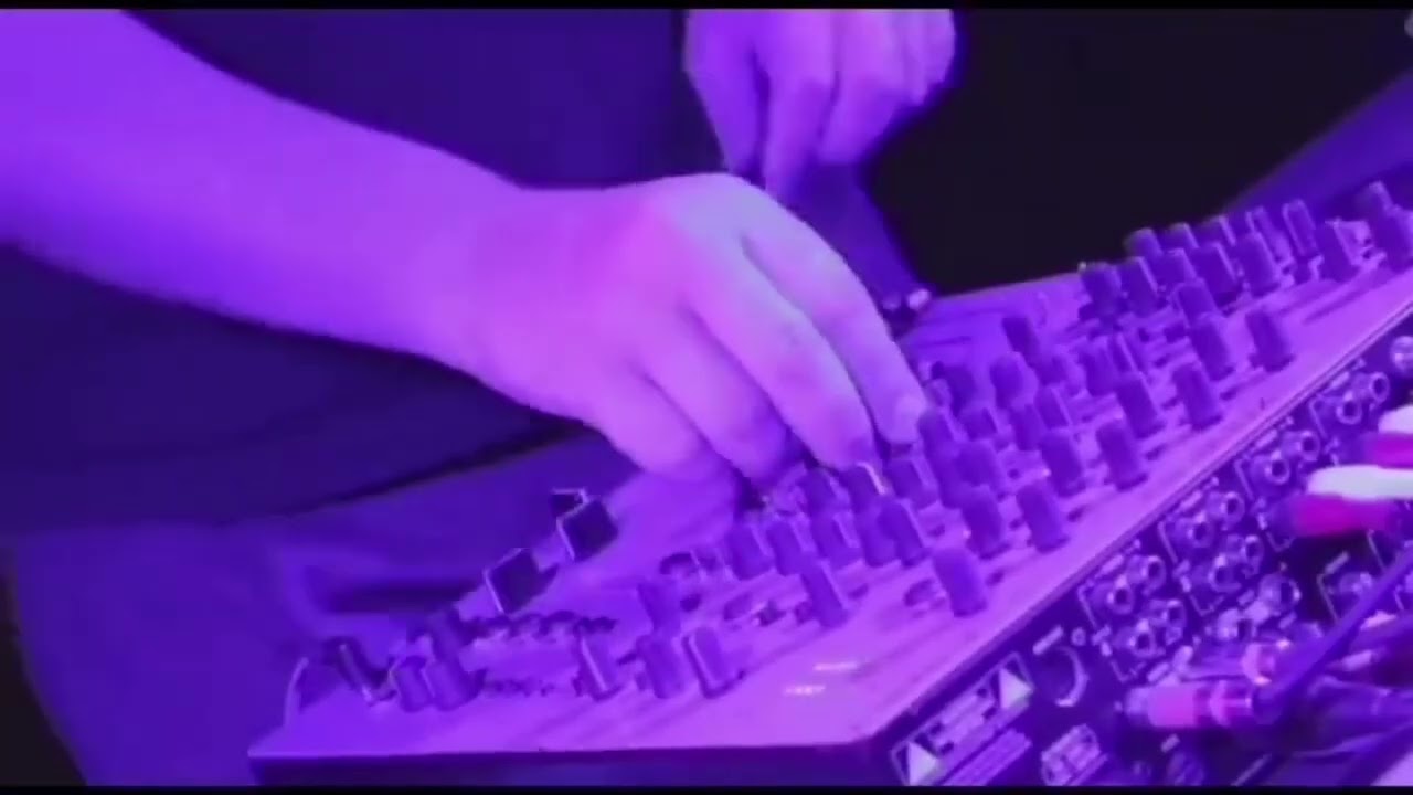 DJ DARK REMIX 🖤 BASS DALAM DENGAN BEAT YANG NAGIH