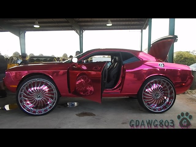 Pink Chrome Dodge Challenger on 32