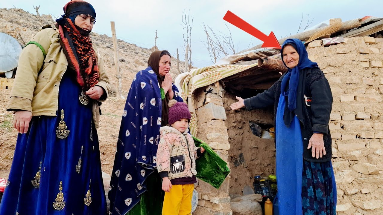 An old woman who shelters a homeless rural mother in her hut🥹🥹🥹❤️❤️❤️❤️