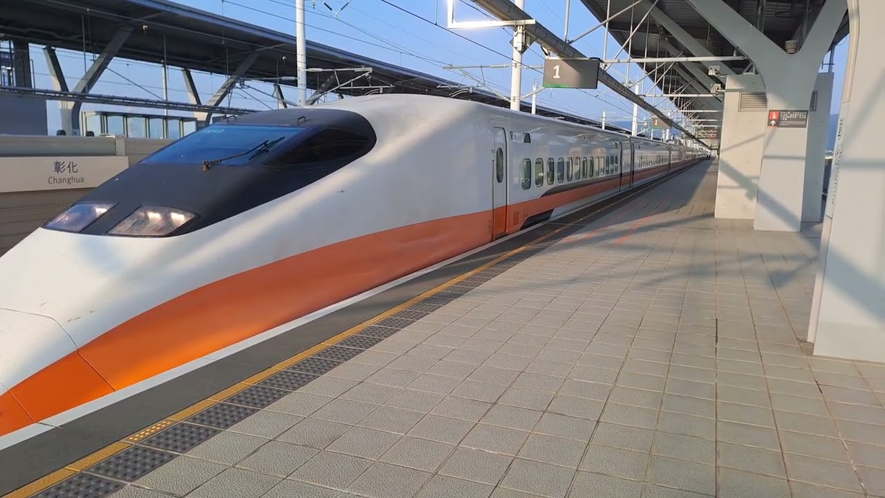 (拍攝時間10月19號)837次台灣高鐵彰化站開車編組TR12,感謝高鐵司機招手😍