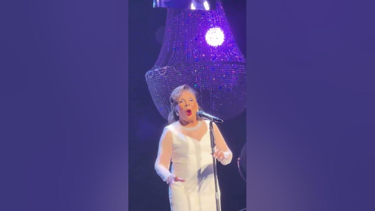 Dame Shirley singing in 2025 at age 88! Performance from last night 27/02. Best preserved voice ever
