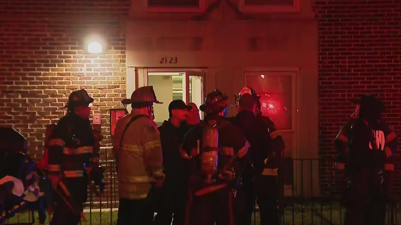 Fire breaks out in west suburban Chicago apartment building - YouTube