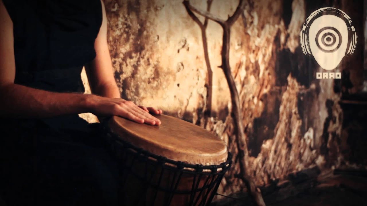 Lifemoon. Этно барабаны. Игра на джембе. Фотосессия девушка с джембе в студии. Этнические барабаны джембе Агого.