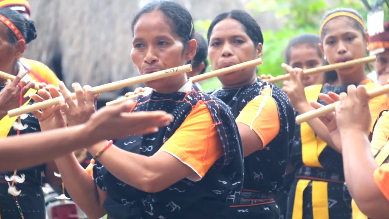 Nyanyian Dari Kampung Adat Tololela, Ngada, NTT