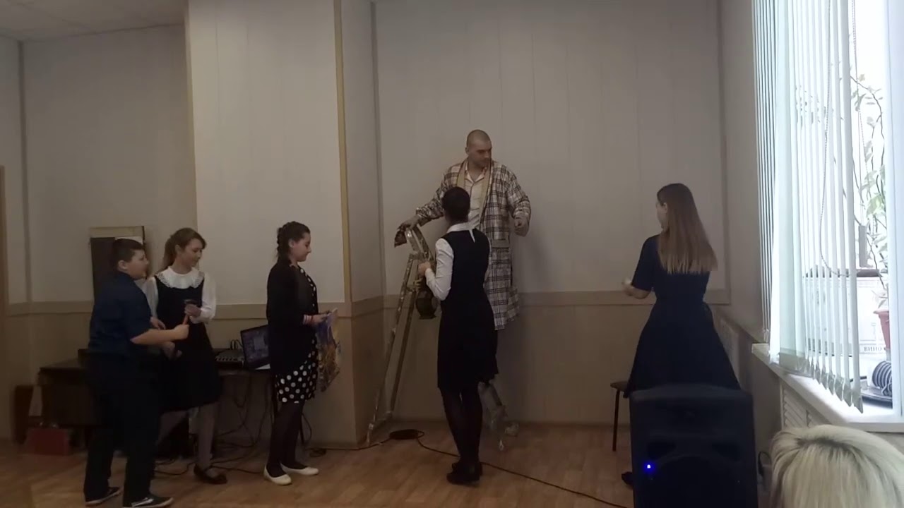 Дядюшка поджер вешает картину читать