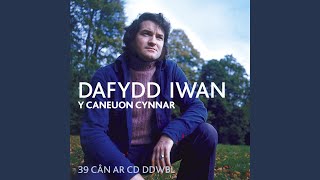 Video thumbnail of "Dafydd Iwan - Carlo"