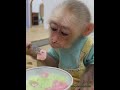 The little monkey Qika indulged in jelly and ate it to his heart's content