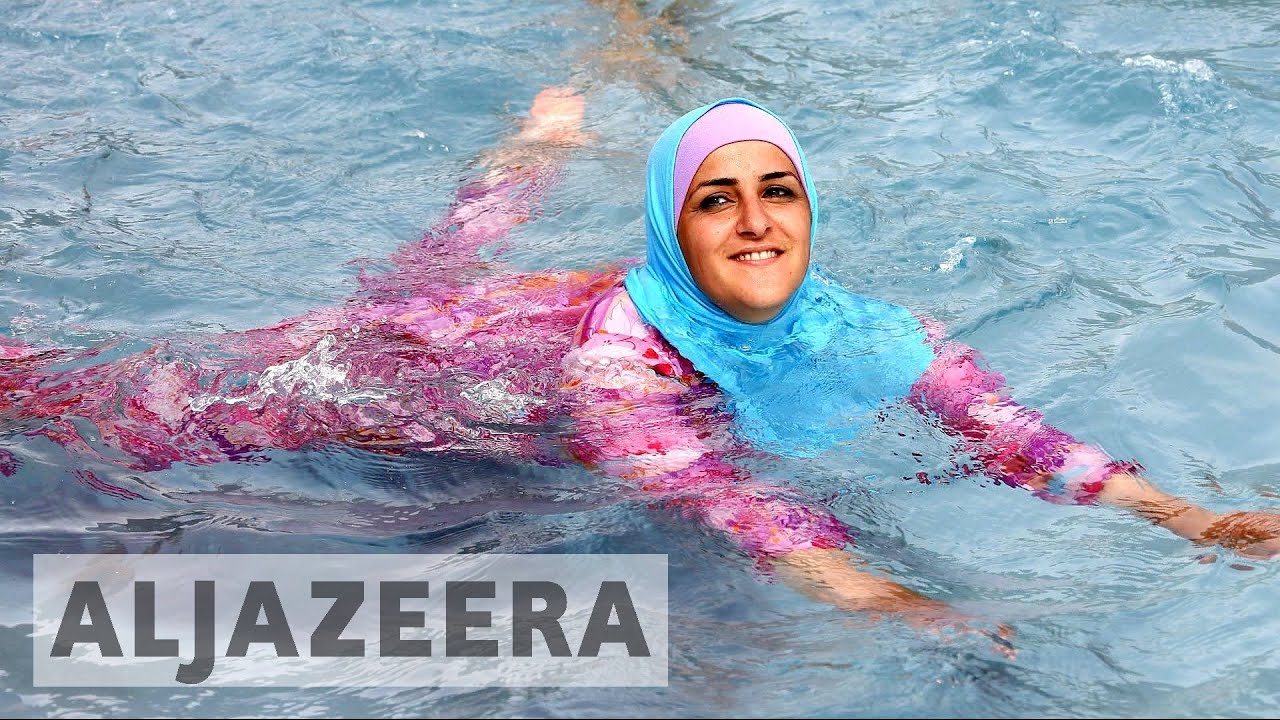 محكمة فرنسية تعيد النظر في حظر البوركيني