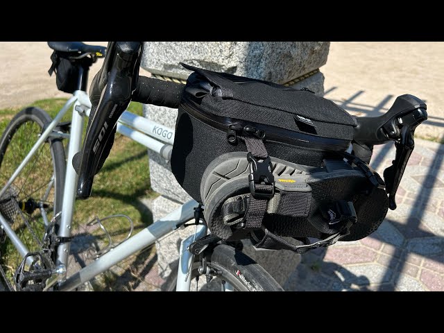 バイクパッキングセット バッグ ロードバイク 新しいフロントバッグが最高だった【TADEQUI Cunningham】 - YouTube