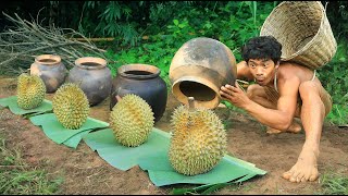 Durian dimasak di dalam panci, hutan ini kaya akan buah-buahan dan durian.