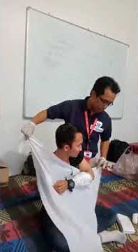 Latihan P3K ( menangani patah tulang bagian tangan )