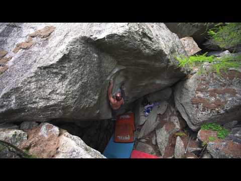 [Bernd Zangerl - Il Colonel Sit Start 8A+]