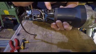 Angle grinder replacing carbon brushes
This shows how to replace a set of carbon brushes on an Angle grinder and why it has probably stopped working in the first place. Angle grinder replacing carbon brushes