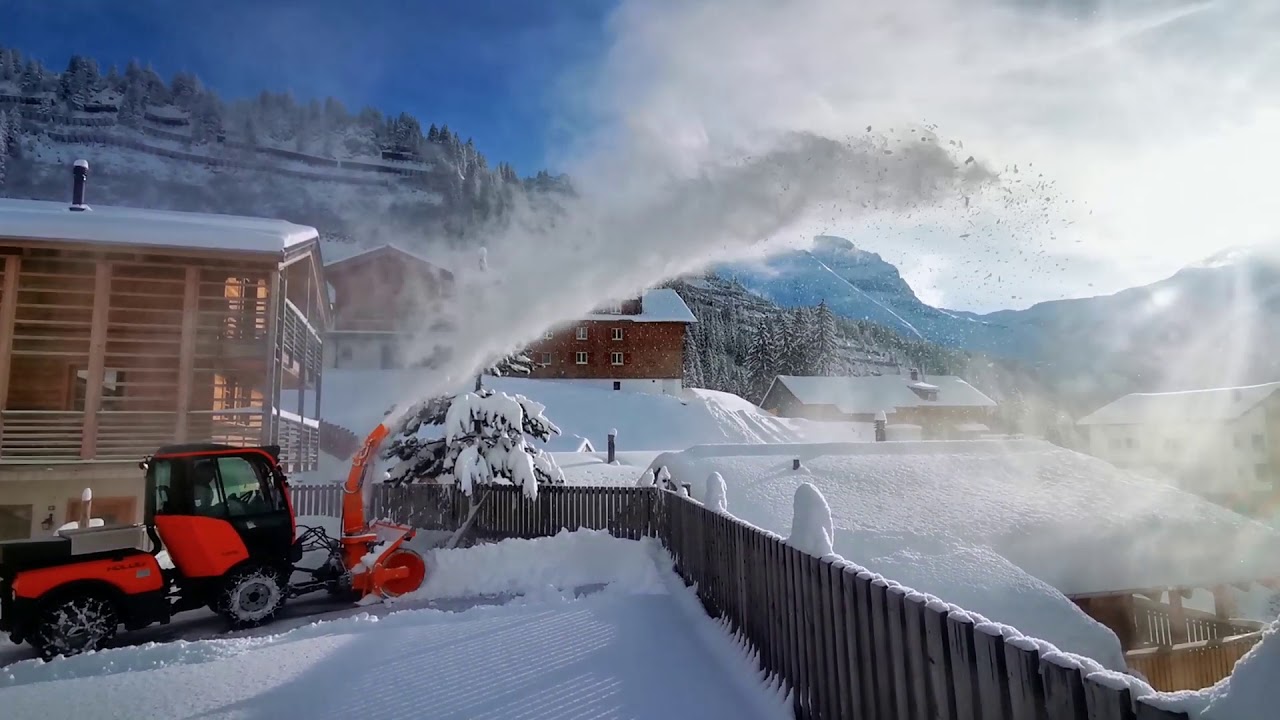 Holder C270 mit Schneefräse & Schneepflug Winterdienst.