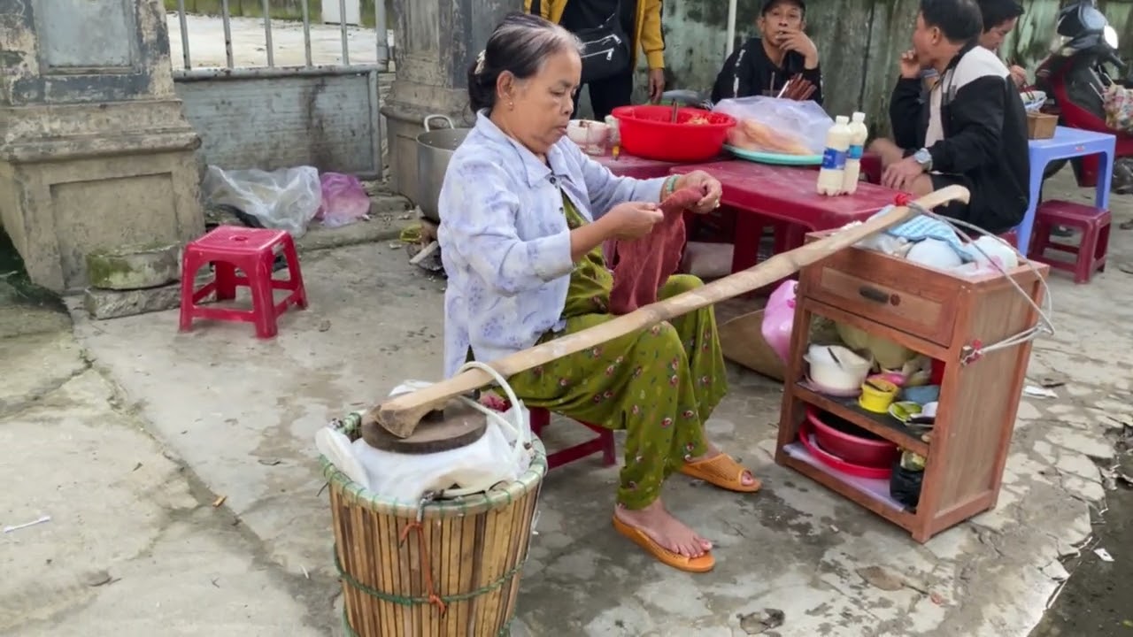ĐÔNG BA GIA HỘI MUA BÁN HÀNG RONG ĐẾN SẦM UẤT BỮA SÁNG VUI VẺ